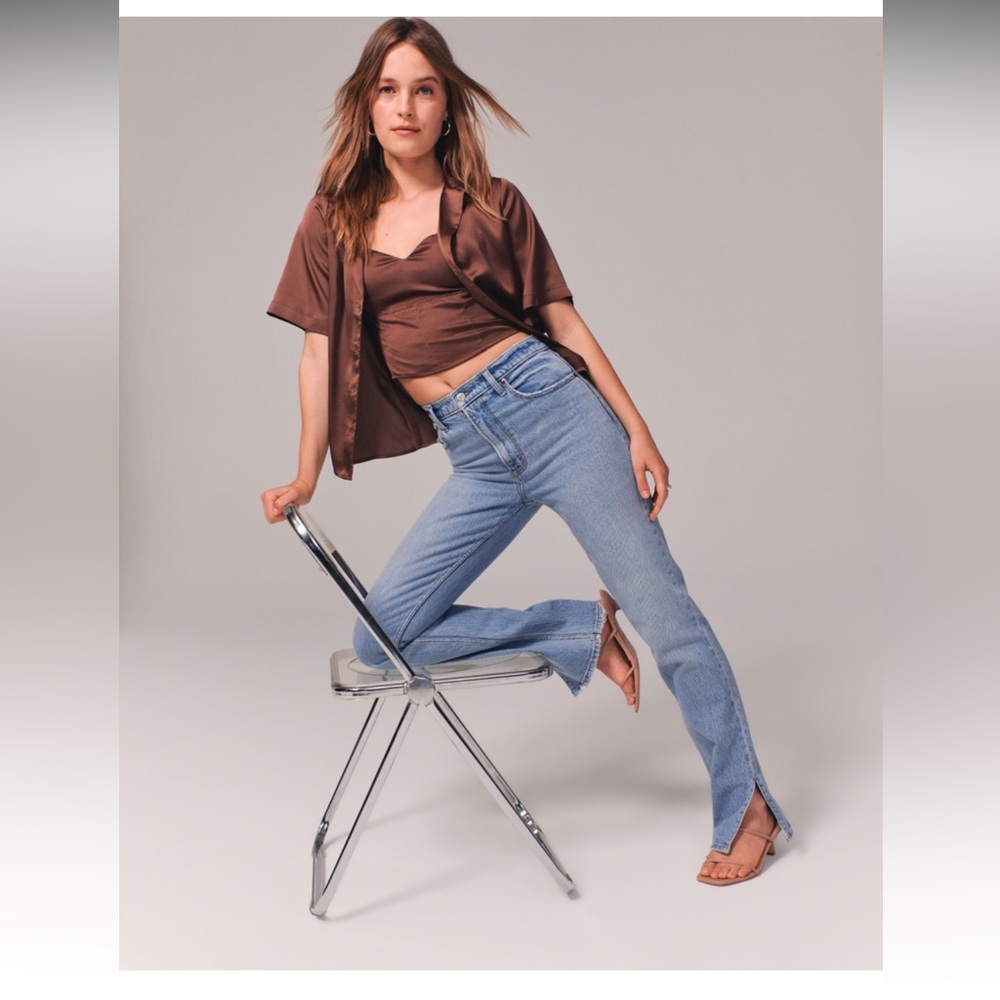 Abercrombie and Fitch, the 90s Straight ultra high-rise Jean,light with vent hem